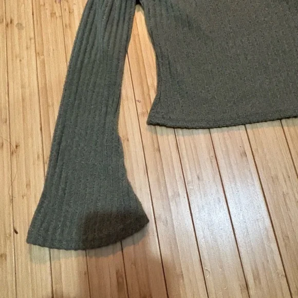 Off the shoulder olive green crop sweater. Size S. Bell sleeve accents. - Picture 4 of 6